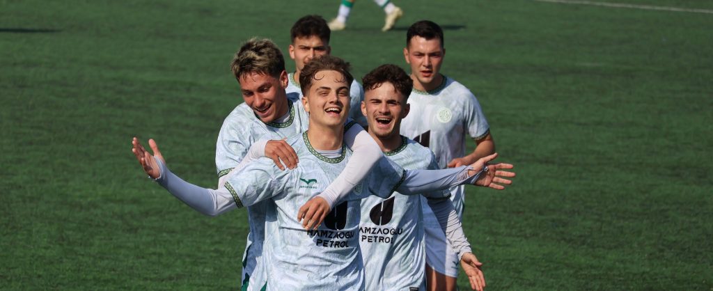 1984 Salihlispor 3 puanı 5 gol ile&nbsp;aldı!